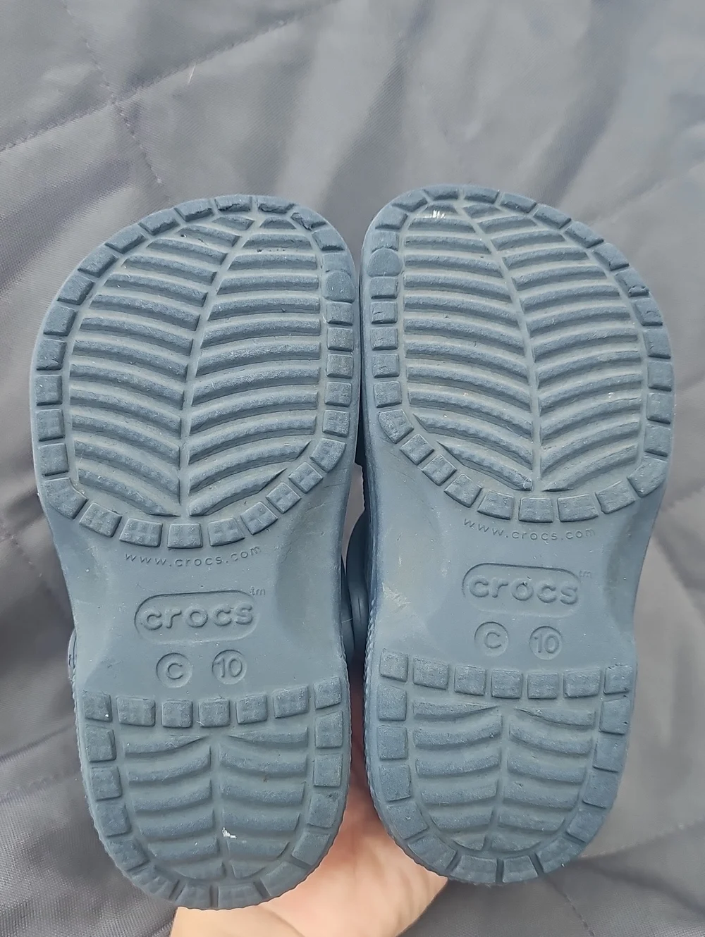 CROCS Navy Blue Kids Clog Sandals with Frozen Elsa Charms O5